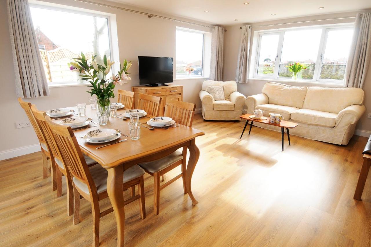 Whitby Spacious Rugby Field Cottage With Off-Street Parking And Ev Fast Point For Electric Cars Exterior photo