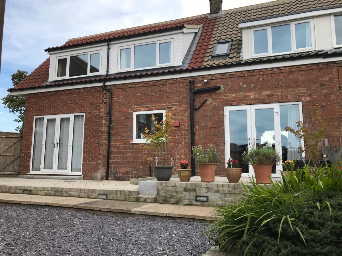Whitby Spacious Rugby Field Cottage With Off-Street Parking And Ev Fast Point For Electric Cars Exterior photo