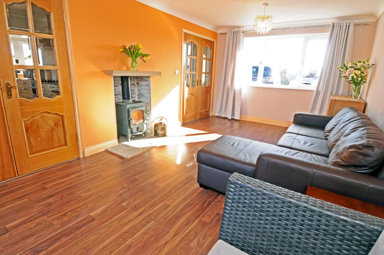 Whitby Spacious Rugby Field Cottage With Off-Street Parking And Ev Fast Point For Electric Cars Exterior photo