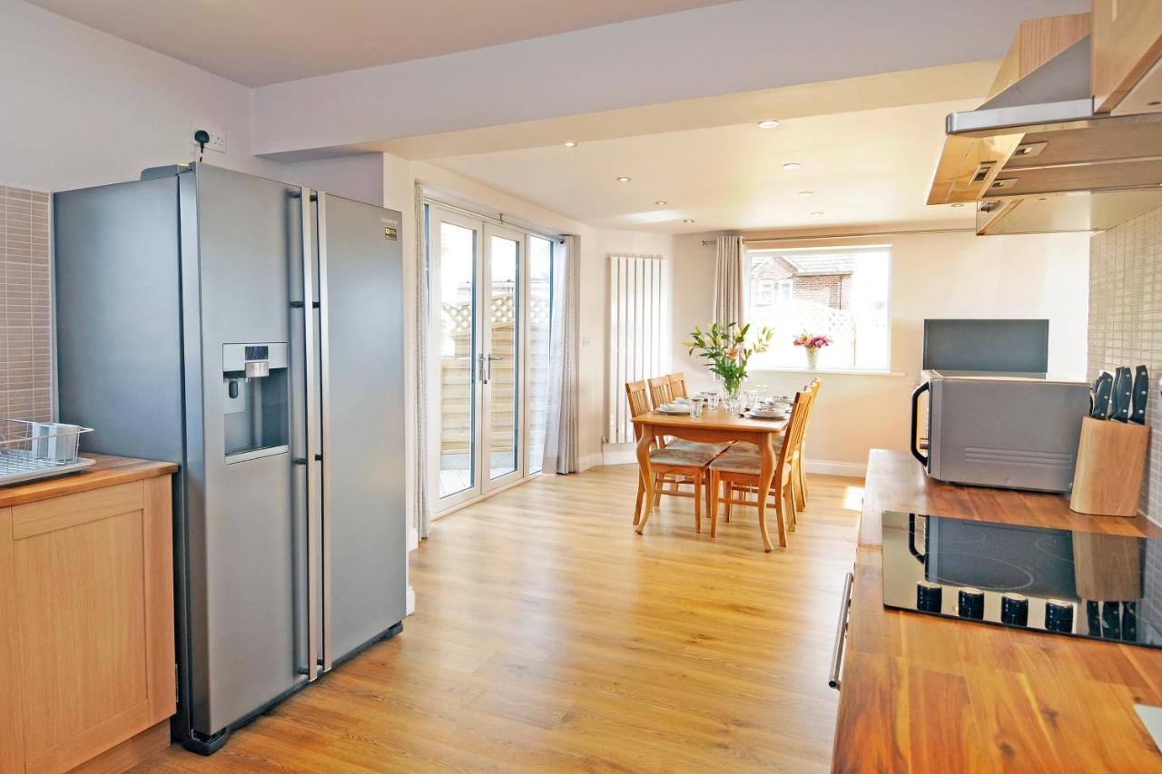 Whitby Spacious Rugby Field Cottage With Off-Street Parking And Ev Fast Point For Electric Cars Exterior photo
